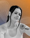 Ein Portraitbild von Joelle Westerfeld vor orange-blauen Hintergrund. – 