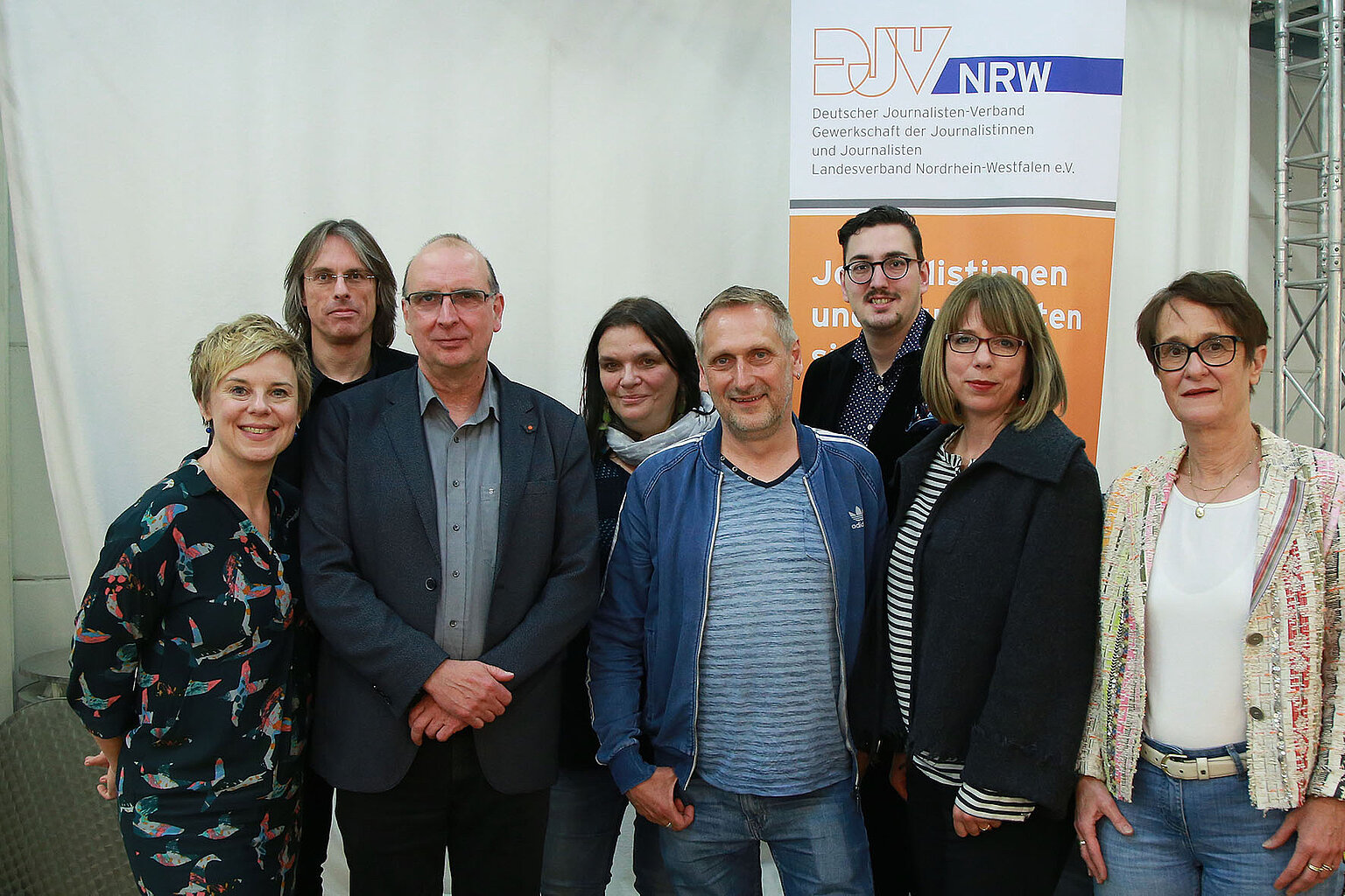 – Der neu gewählte DJV-NRW Landesvorstand: (v.l.) Andrea Hansen, Thomas Schwarz, Frank Stach, Andrea Donat, Kristian van Bentem, Pascal Hesse, Barbara Löcherbach, Katrin Kroemer. Foto: Anja Cord