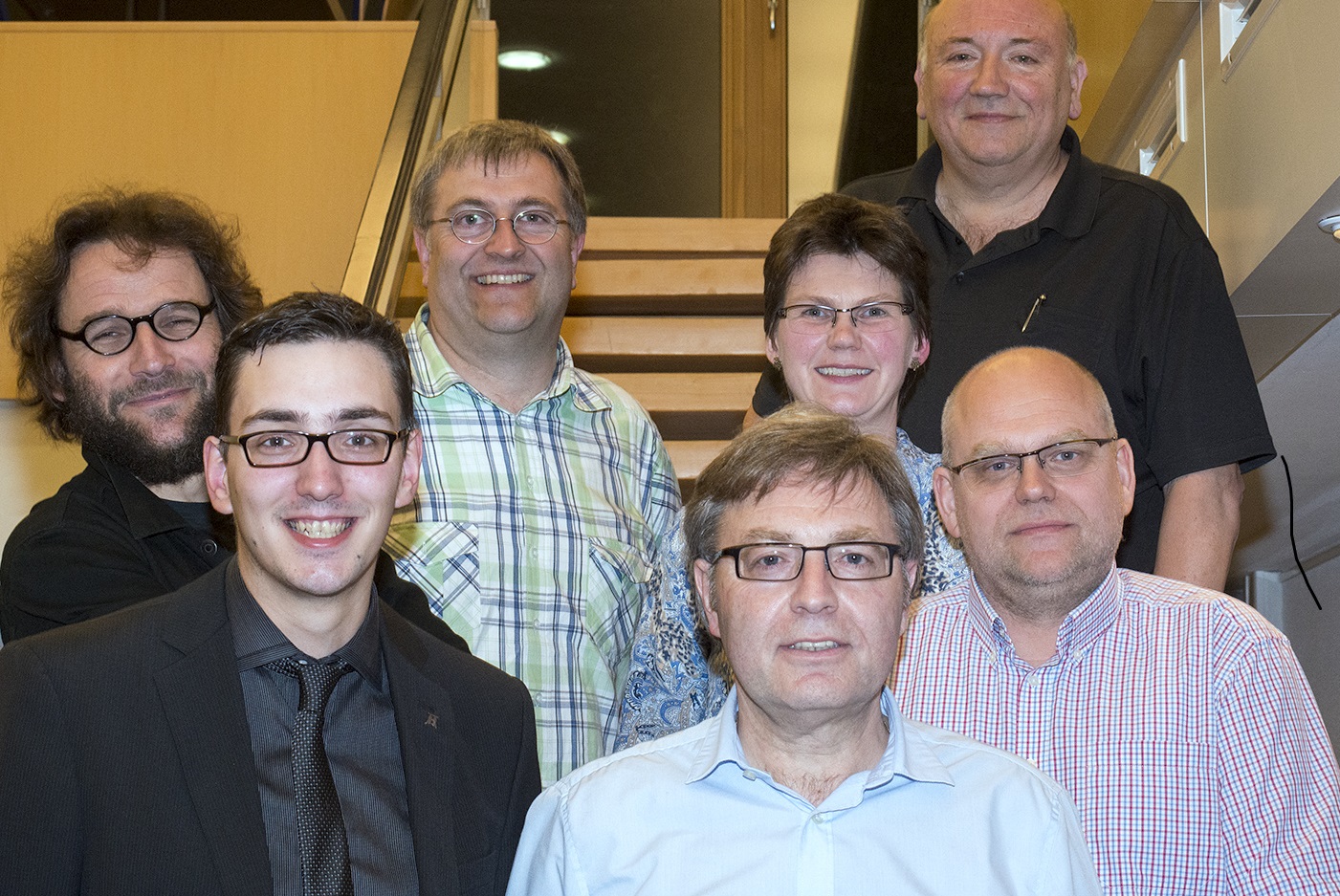 Foto: Andreas Becker – Der neu gewählte Vorstand des DJV EMO: (vorne v.l.) Pascal Hesse, Ulrich Lota, Frank Helling, (hinten v.l.) Steffen Tost, Oliver Müller, Bärbel Hildebrand, Rainer Rüsing. Nicht im Bild sind Felix Rentzsch und Dennis Fischer. Foto: Andreas Becker/DJV EMO
